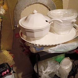 vintage ceramic white soup bowl with lid and spoon(MOMX)