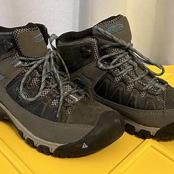 KEEN Targhee 3 Mid Height Waterproof Hiking Boots Woman size 9