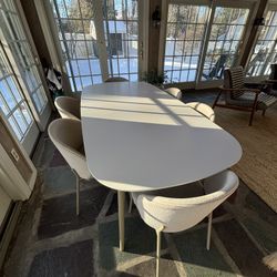 Bo Concept Dining Table & Chairs 