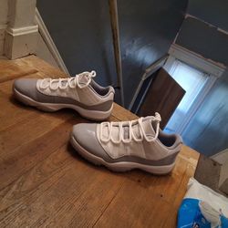 Air Jordan 11, Size 10, Wolf Grey
