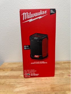 Milwaukee M12 Radio + Charger