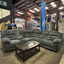Power Recliner Sectional. 🚚WE DELIVER🚚