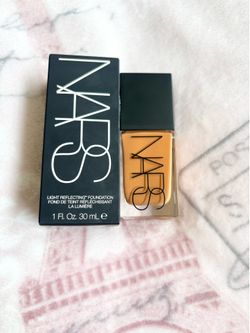 NARS Light Reflecting Foundation