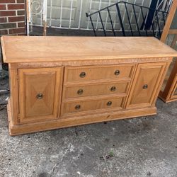 Fine China Cabinet ‼️‼️✅✅ 