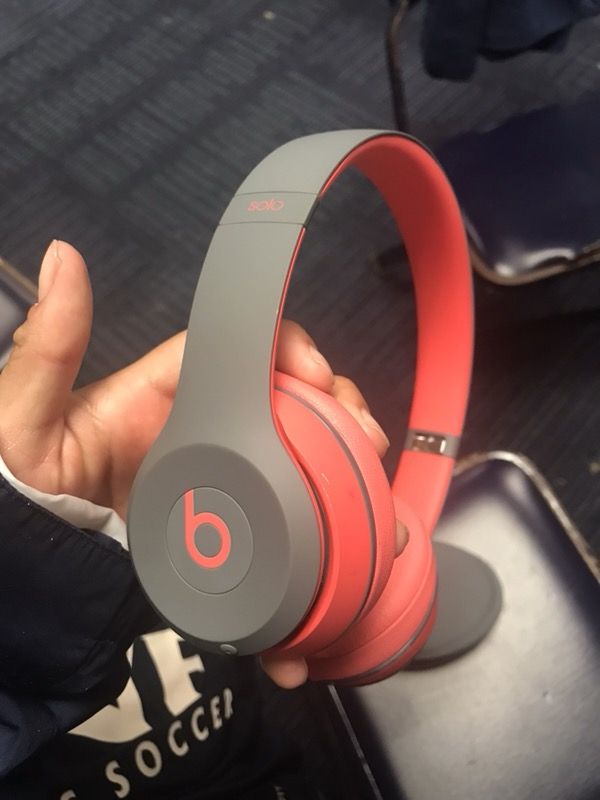 Beats solo wireless. Great condition