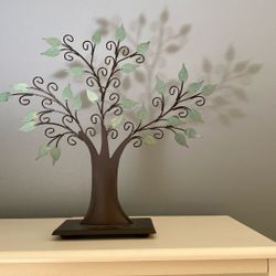 Tree figurine 
