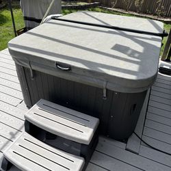Hot Tub / Jacuzzi (Birch Bay)
