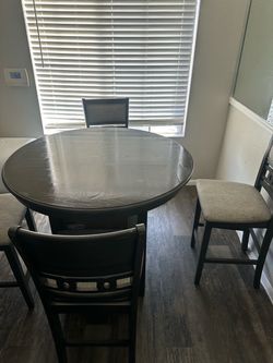 Gia Round Counter Height Dining Table & 4 Stools In Gray
