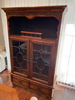 China cabinet in excellent condition