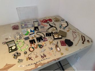 Bulk lot of vintage jewelry