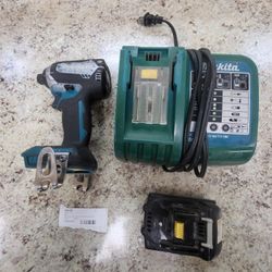 Makita Drill With Charger With Wear And Dust 