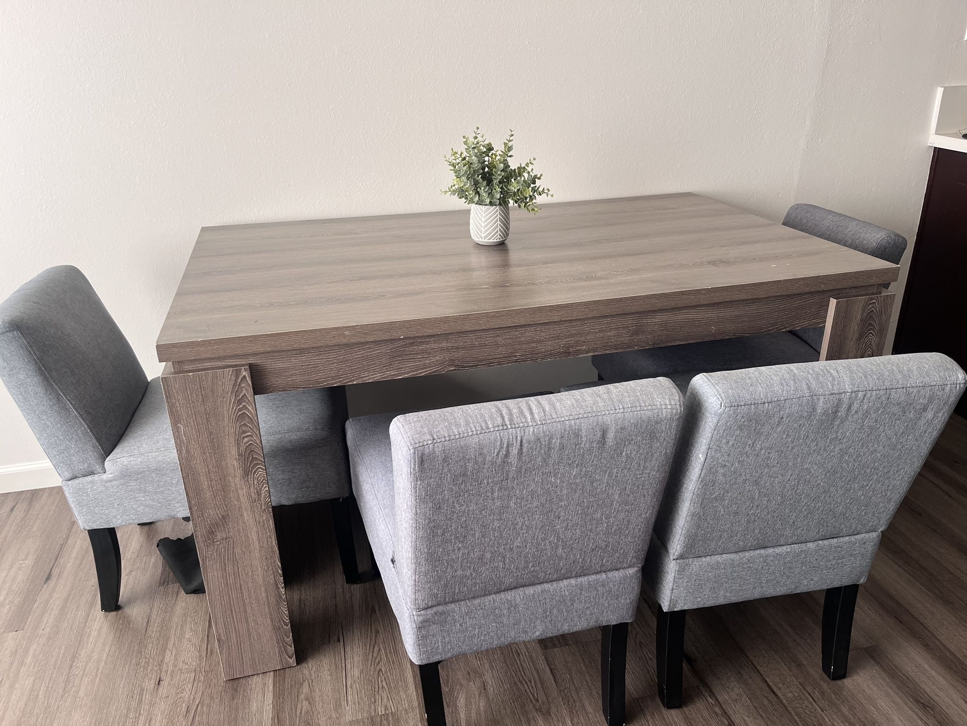 Light Weight Dining Table