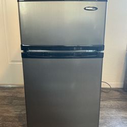 Mini Refrigerator With Freezer 