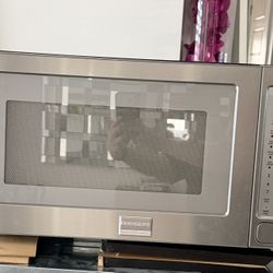 Microwave Frigidaire’s professional line.
