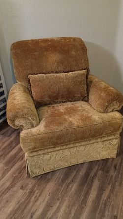 Comfortable Oversized Stuffed arm Chair