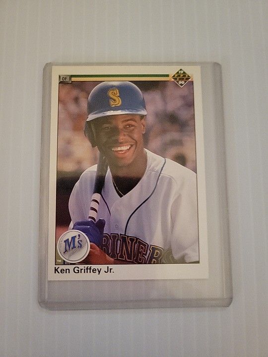 Valuable And Rare 1990 "UPPER DECK" Ken Griffey Jr. #156 ERROR Card Mispelled