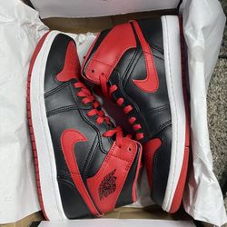 Air Jordan 1 Mid ( Black/ Fire Red-white)