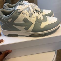Off whites size 11
