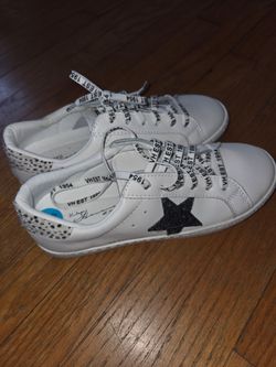 Women's Sneakers 7.5
