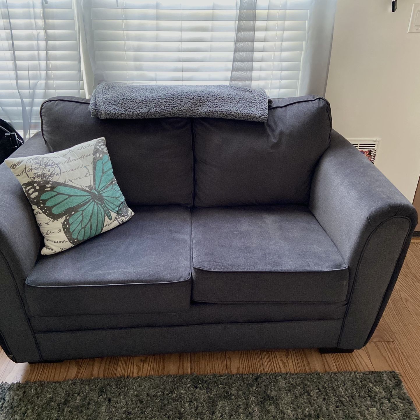 Small Grey Couch - !