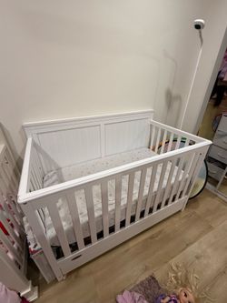 Graco Hadley 5 in 1 Convertible Crib with Drawer