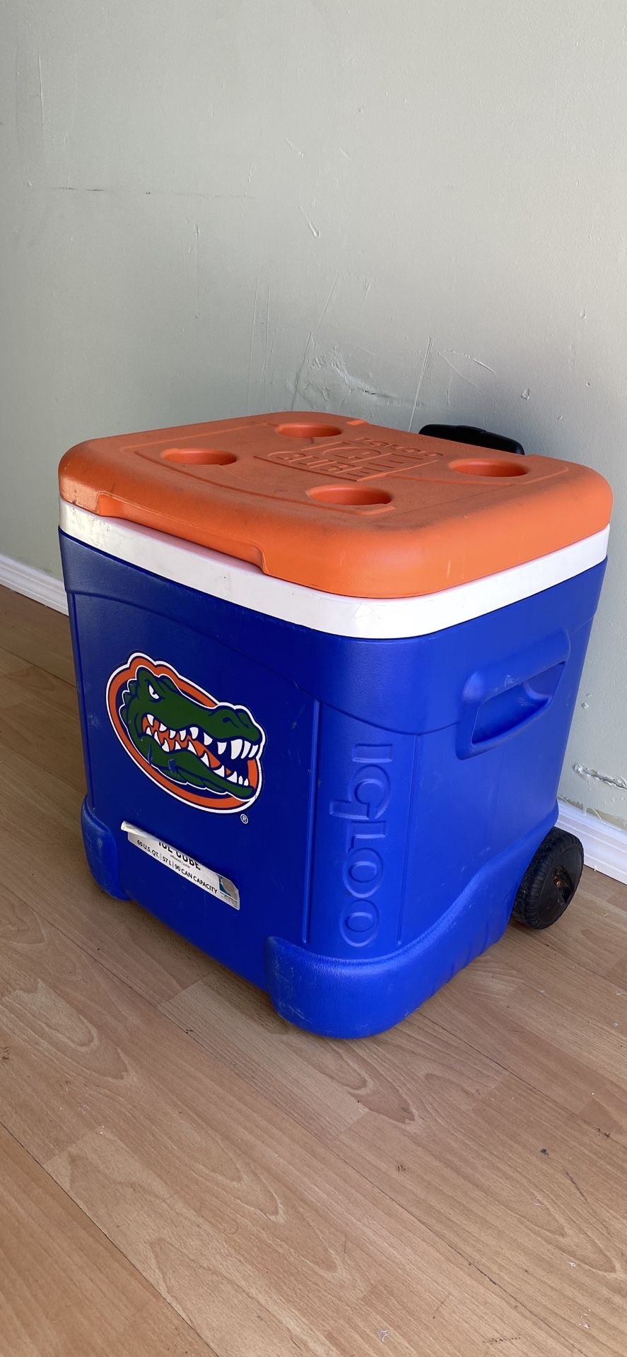 Igloo NCAA Florida Ice Cube Roller Cooler (60 Quart, Blue/Orange)