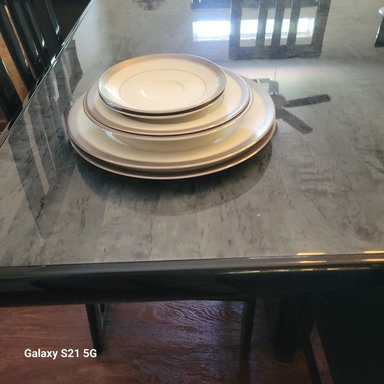 Fine China Palatial Platinum
by Mikasa