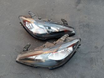 2017-2020 Chrysler Pacifica halogen bulbs headlights with light bulbs and accessories oem.