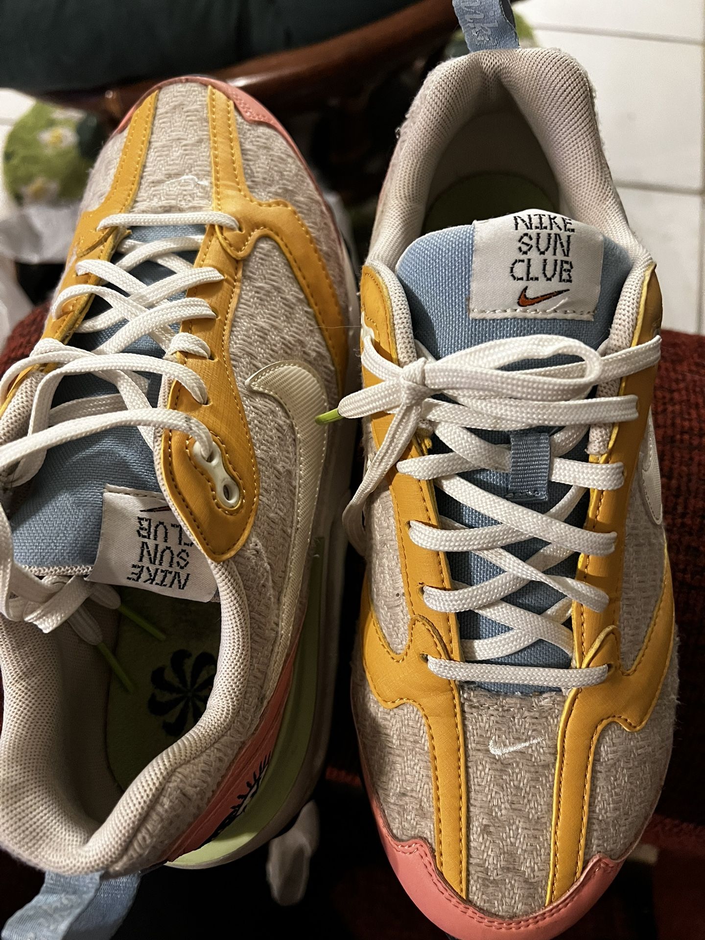 NIKE Air Max Dawn SE