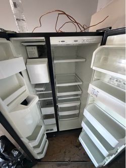 Fridge with frizeer 33” wide 68” tall -GOLD COAST CHICAGO