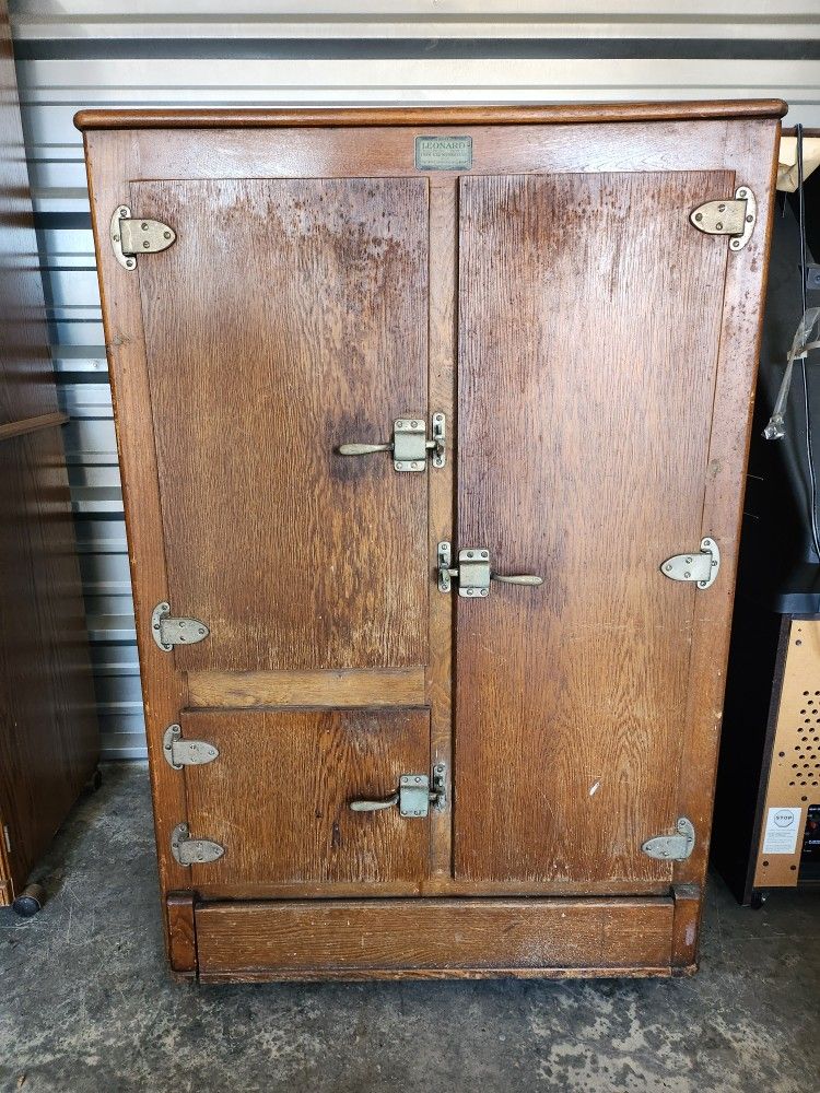 Antique Ice Box 