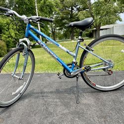 Schwinn Trailway Womens Hybrid 