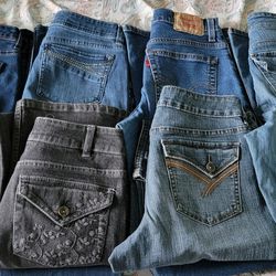 7 Pairs Of Woman's Size 8 Jeans