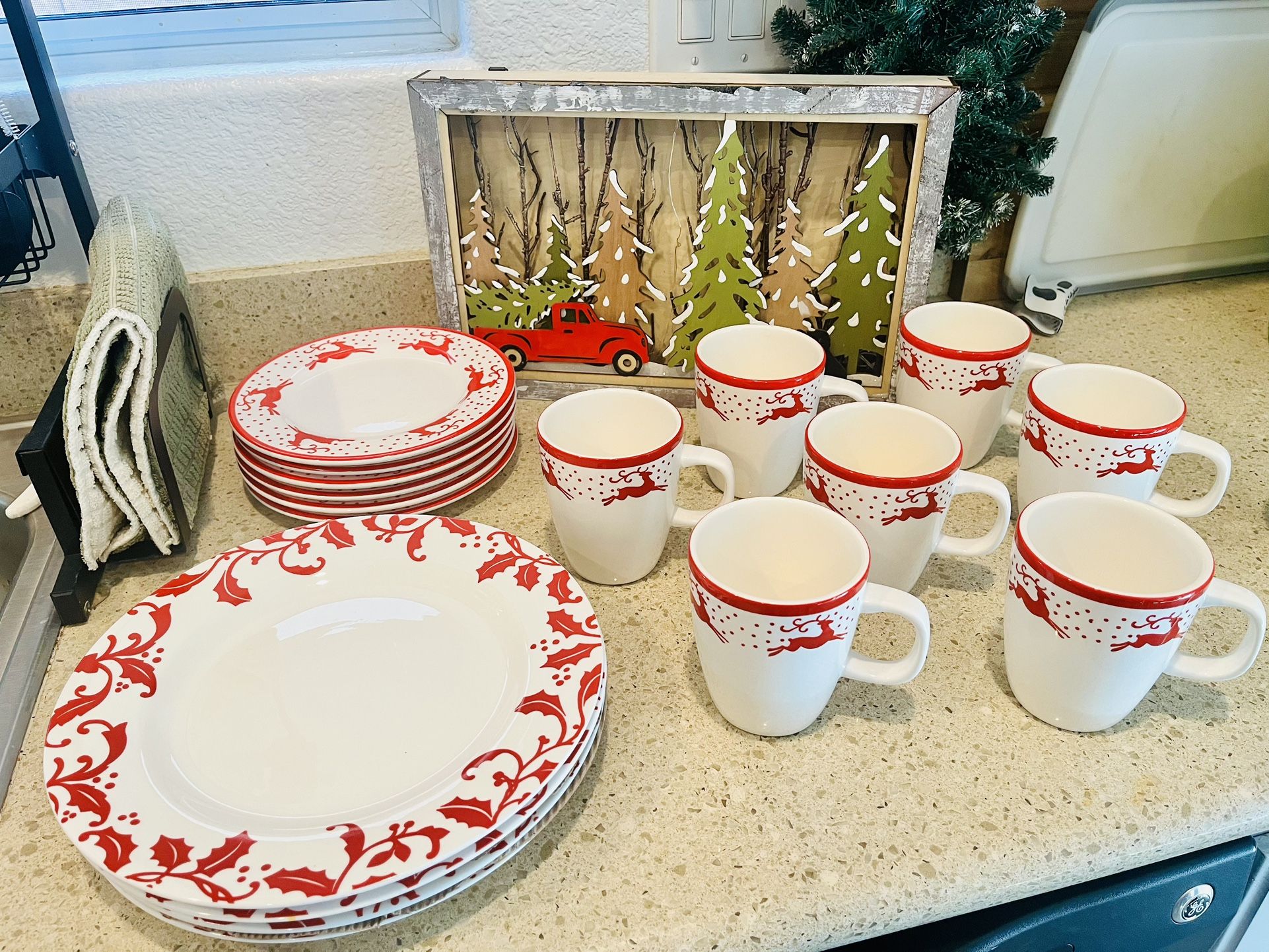 Christmas Plates And Mugs Set