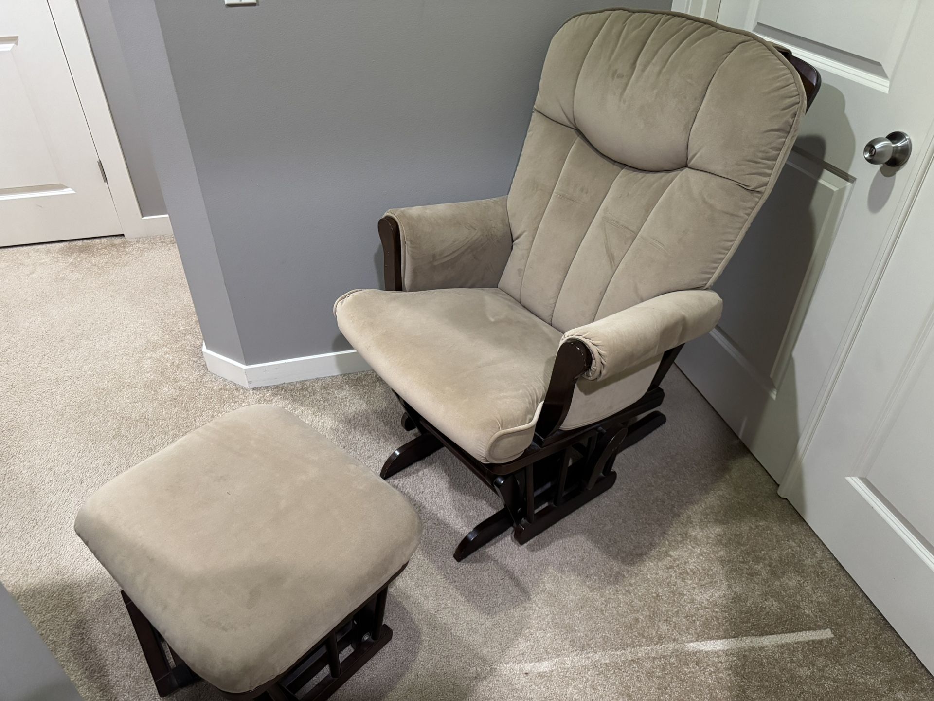 Gliding Rocker And Gliding Footrest