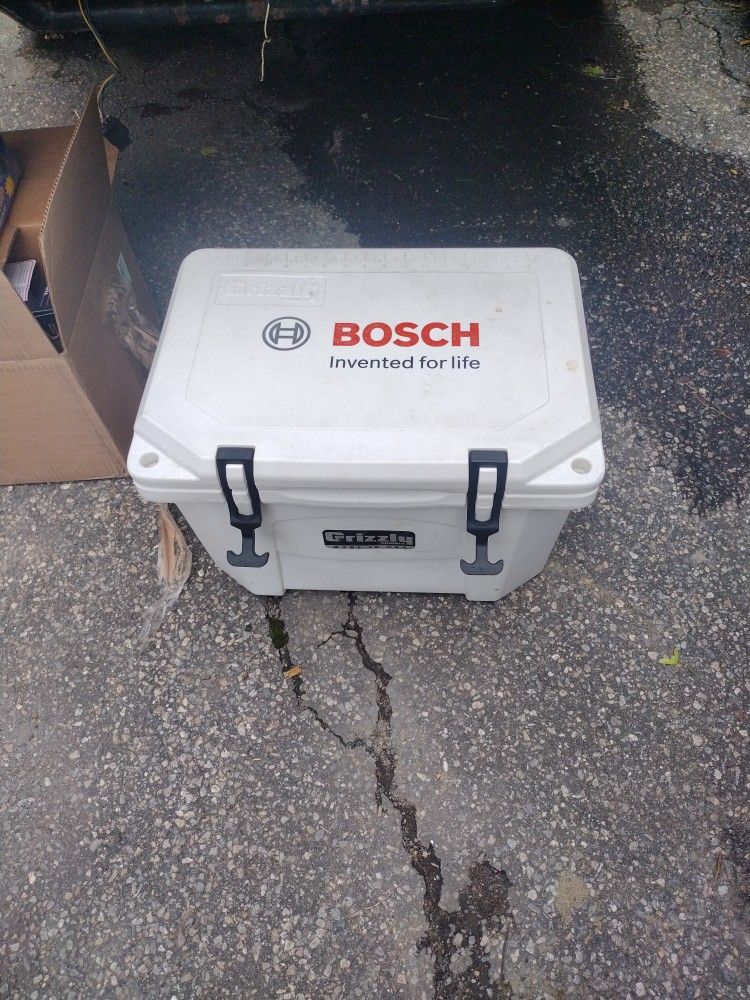 Grizzly Bosch Cooler