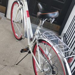 7 Speed Schwinn Bike In Excellent Shape.