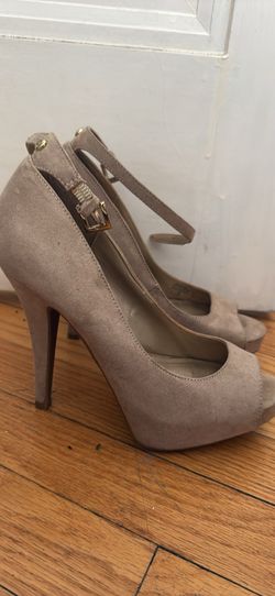 Women’s Size 7 Nude g by Guess Heels