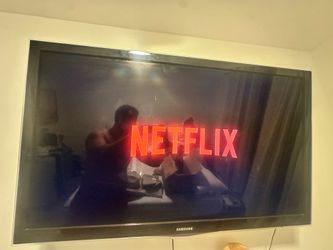 Samsung TV 55” - Swivel Wall amount