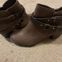 Brown Indigo Brand Short Boots With Zip Up Closure 