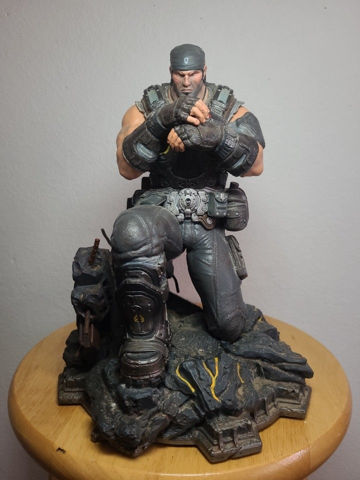 Gears of War Epic Edition Marcus Fenix Statue 11" Rare Exclusive- Missing WEAPON