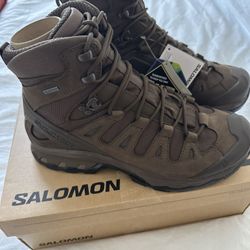 *NEW* Never Used Salomon Hiking boots