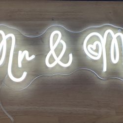 Mr & Mrs Sign