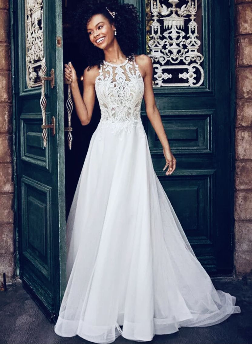 New White Wedding Dress Size L arge But Runs Like Medium  NOW ON SALE !!!