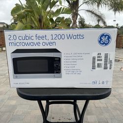 LIKE NEW-1200 Watt GE Microwave