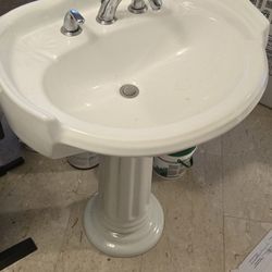 White Pedestal With Mirror/all Inclusive/ 