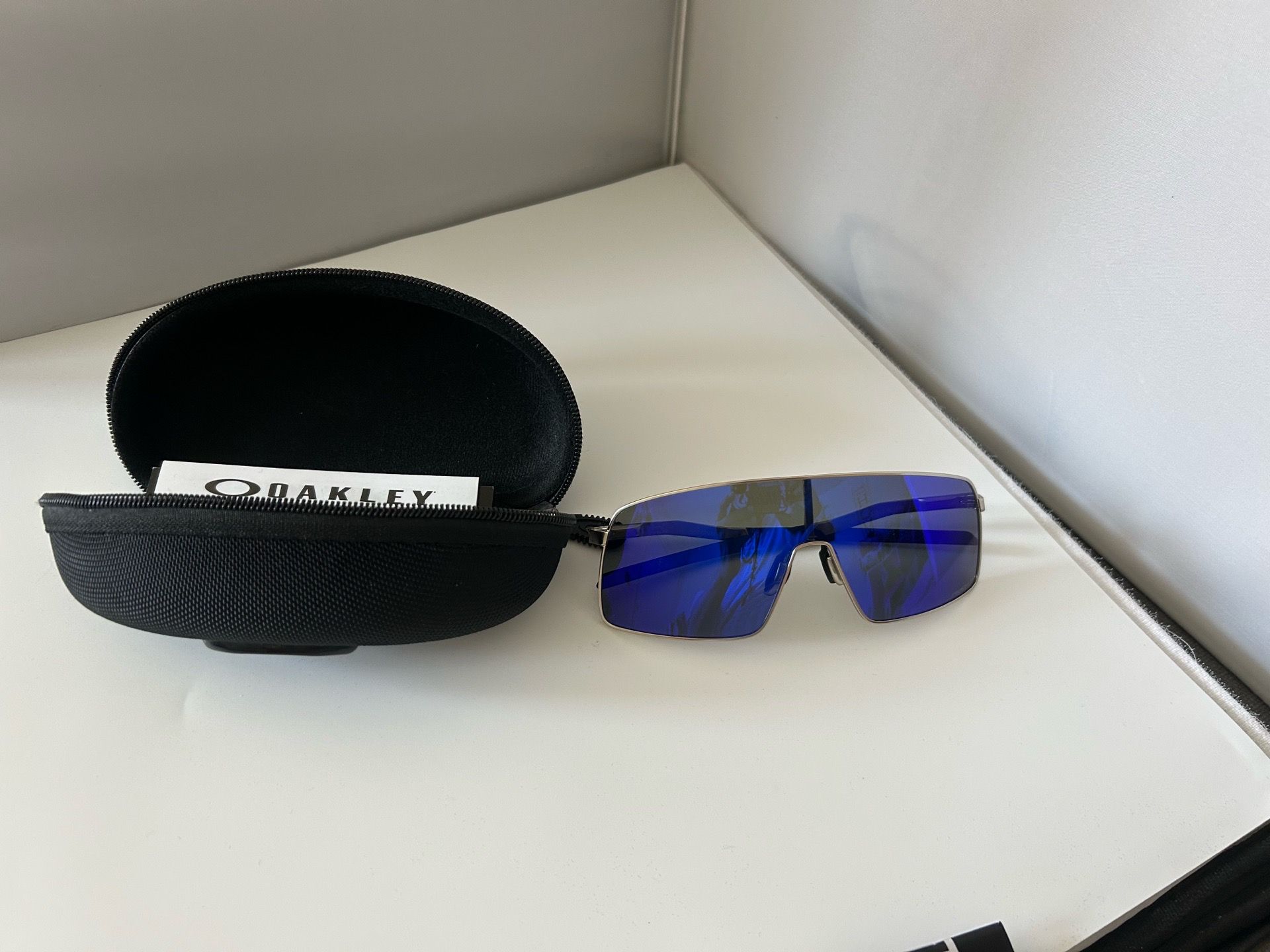 oakley sutro metal