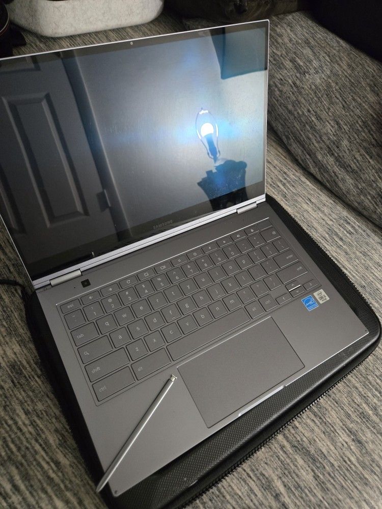 Samsung 2 IN 1 laptop