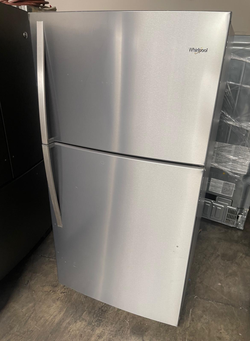 Whirlpool Top Freezer Fridge – Stainless, Ice Maker, Clean