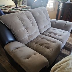 ‼️Must Go‼️ Beautiful leather /Microfiber reclining love seat